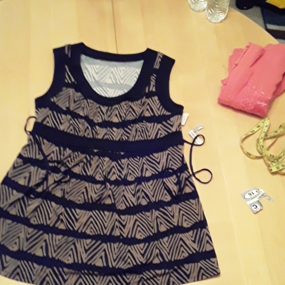 Liz Lange for Target XS Maternity Top - Picture 2 of 8